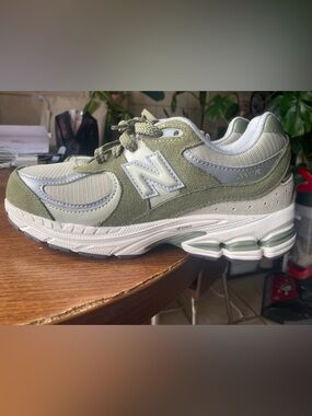 *new* New Balance 2002r Olive Green & White Running Shoe - woman 7